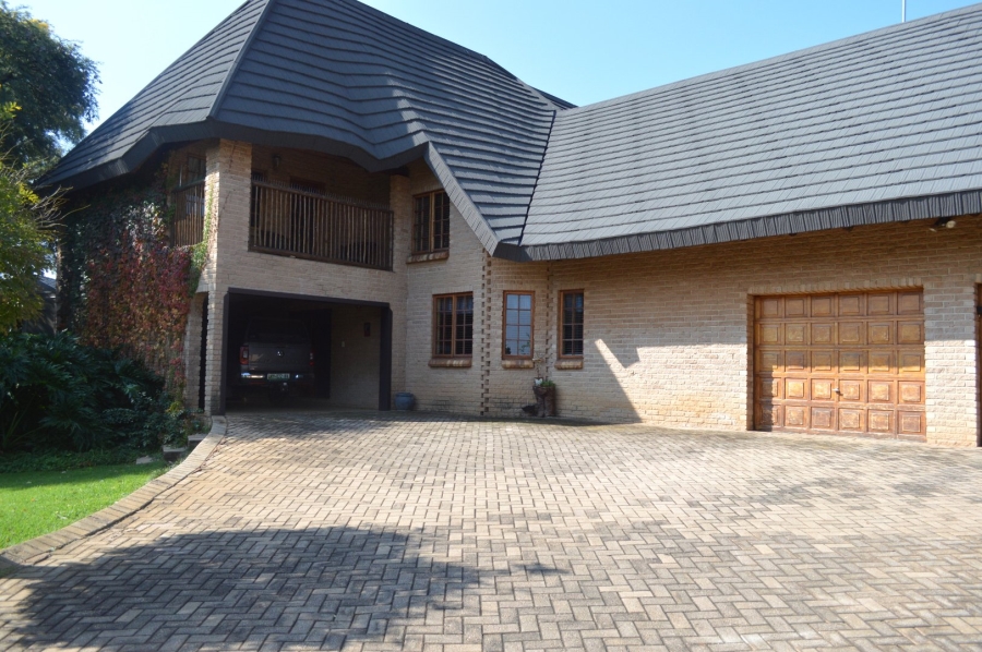 5 Bedroom Property for Sale in Wilkoppies North West
